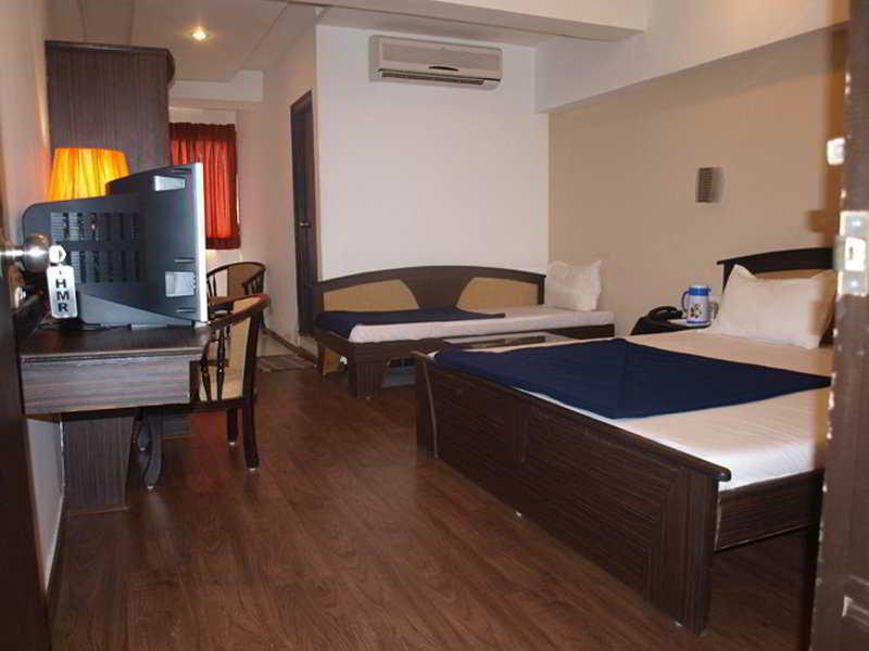 Hotel Maan Residency Ahmedabad Exterior foto